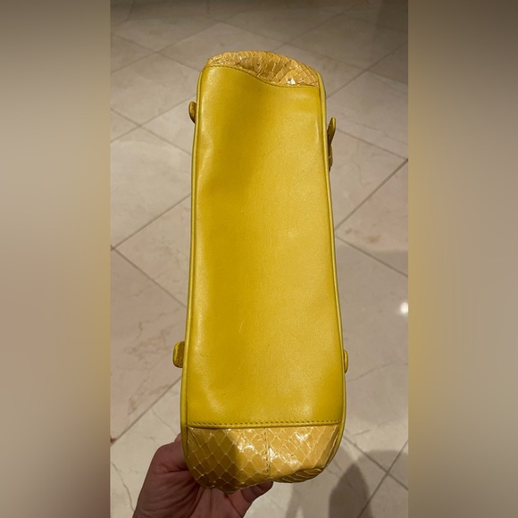 Vintage rare yellow Dolce&Gabbana python skin shoulder bag - Picture 3 of 7